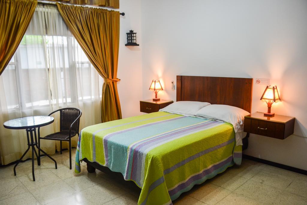 Hotel Boutique El Escalon グアヤキル エクステリア 写真