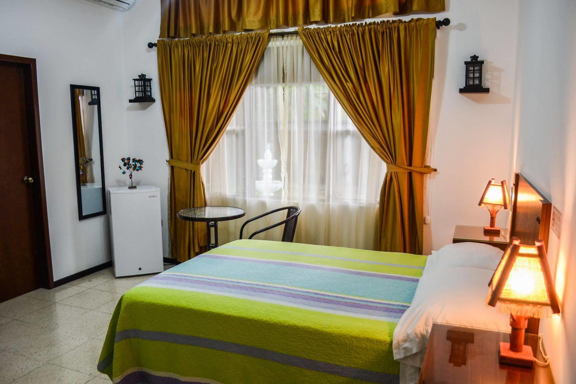 Hotel Boutique El Escalon グアヤキル エクステリア 写真